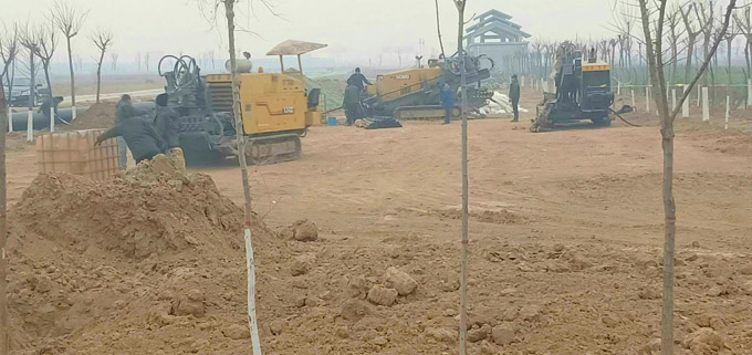 3臺定向鉆機齊聚濟南燃氣管道鋪設工程現場