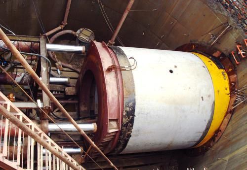 山東臨沂液壓頂管機頂管工程現(xiàn)場.